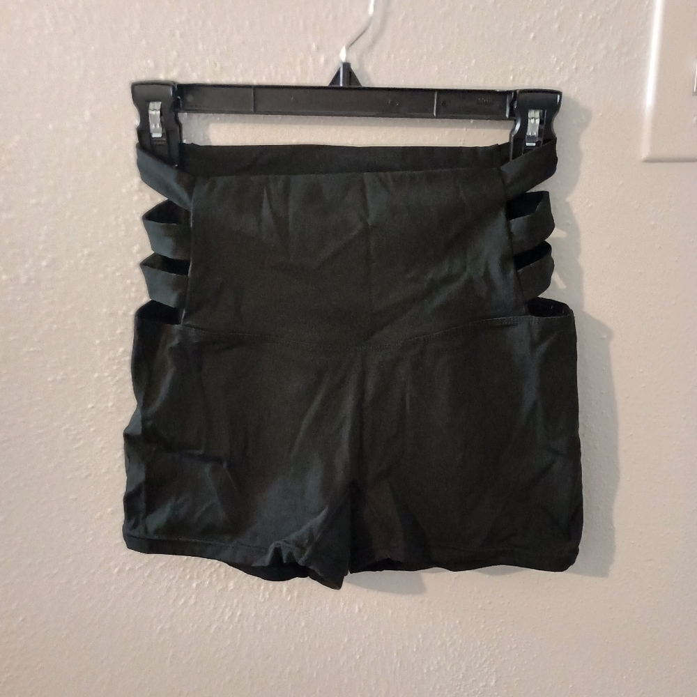 Stylish Black Women's Shorts - Picture 2 of 6